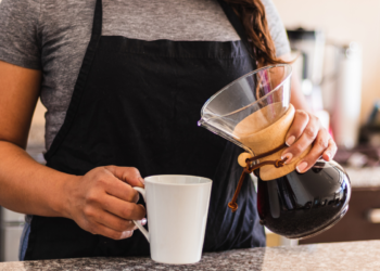 Além do pó, chef revela outro ingrediente que pode melhorar o café