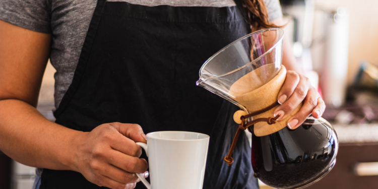 Além do pó, chef revela outro ingrediente que pode melhorar o café