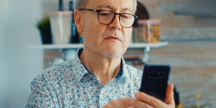 Alerta para aposentados: app Meu INSS muda completamente e idosos vão precisar se adaptar