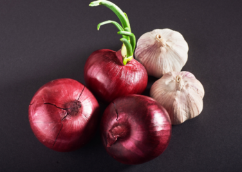 Alho ou cebola primeiro? Veja qual é a escolha dos chefs de cozinha