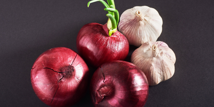 Alho ou cebola primeiro? Veja qual é a escolha dos chefs de cozinha