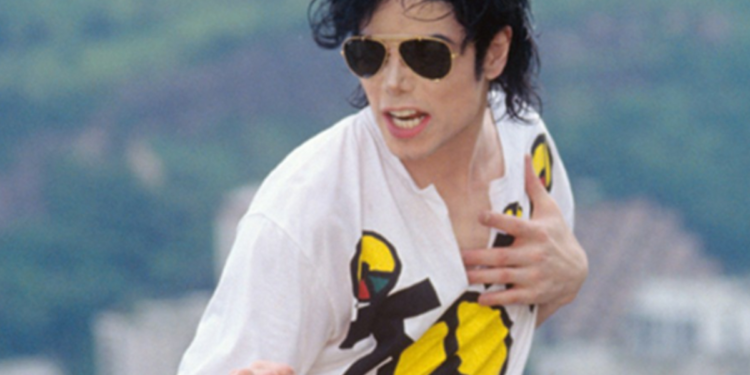 Após 17 anos “sumido”, Michael Jackson reaparece no Brasil com tendência mundial