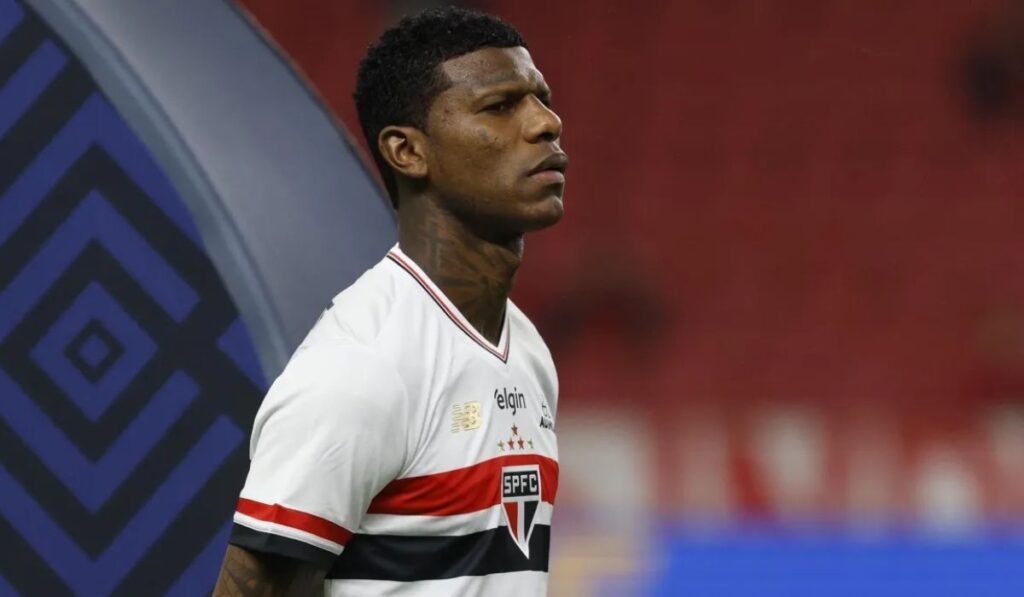 Arboleda durante o hino nacional