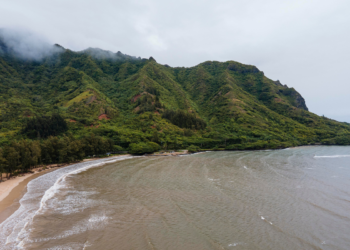 Brasil tem ilha gigante à venda com aeroporto próprio e quase 300 mil m²