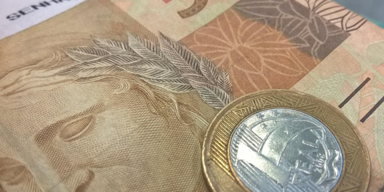 Brasileiros que vivem sozinhos descobrem vantagem escondida em benefícios do governo