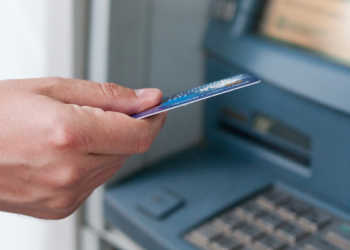 Brasileiros vão ter que pagar R$ 6,50 para sacar nos caixas eletrônicos em 2026 neste banco