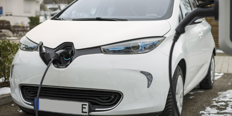 Donos de carros elétricos ganham novo motivo para se sentirem um passo à frente