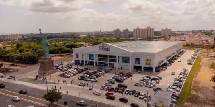 Estátua em frente à loja