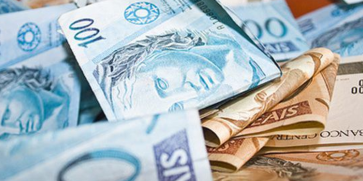 Ex-governador vai receber reembolso de quase R$ 150 mil