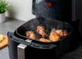 Exigem a retirada urgente das air fryers por serem perigosas para o uso: o que fazer se tiver uma em casa neste país