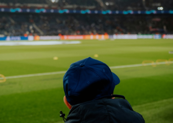 Faltando 2 meses para a Copa do Mundo, seleção anuncia demissão do treinador