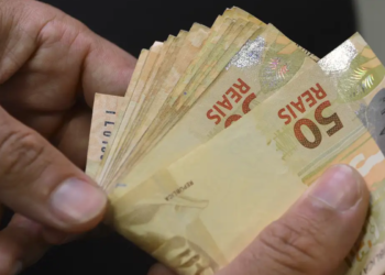 Fora o 13º do INSS, governo libera pagamento de R$ 600 a brasileiros nesta quinta-feira (16/04)