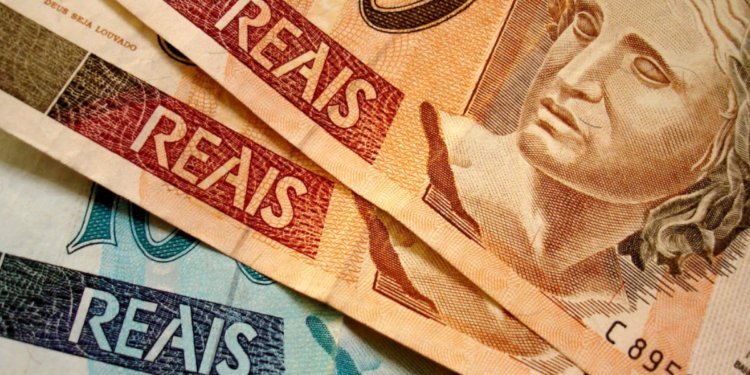 Governo anuncia crédito de R$ 50 mil para quem ganha até R$ 13 mil por mês