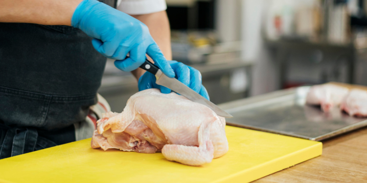 Governo toma decisão e decide criar proibição para frango em todo este país