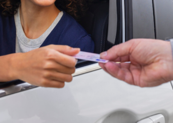 Governo vai suspender a carteira de motorista de todas as pessoas que não comprovarem cidadania legal, neste país