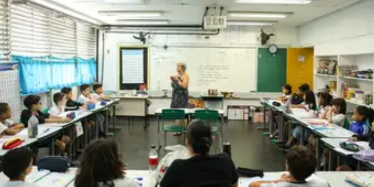 Greve anunciada afeta escolas no Brasil e pode suspender as aulas no 23/04