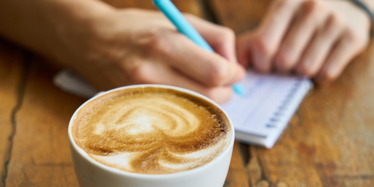 Ingrediente essencial do café da manhã dispara 12% e atinge preço “fora da realidade” no Brasil