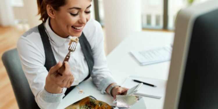 Lei do Trabalho ajuda trabalhadores e confirma que a hora do almoço é para fazer o que quiser sem que o chefe possa reclamar, em todo este país