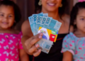 Lei proíbe que usuários do Bolsa Família gastem o dinheiro com isso