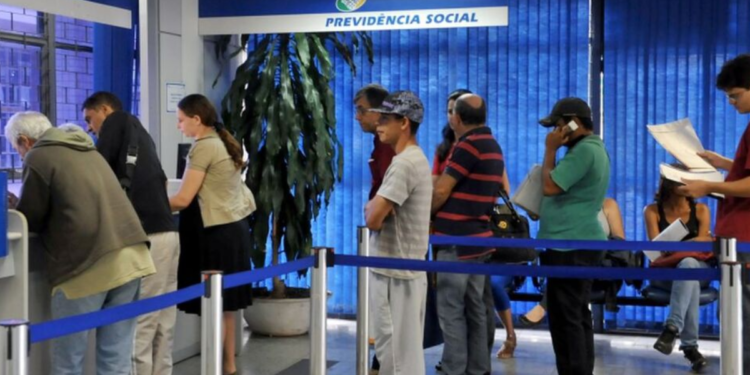 Mais de 3 milhões de brasileiros aguardam para receber novo benefício do INSS