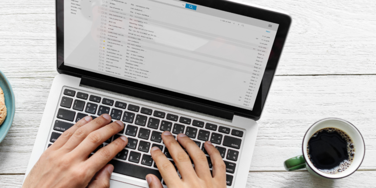 Microsoft surpreende o mundo e decide encerrar o Outlook; veja o que acontecerá