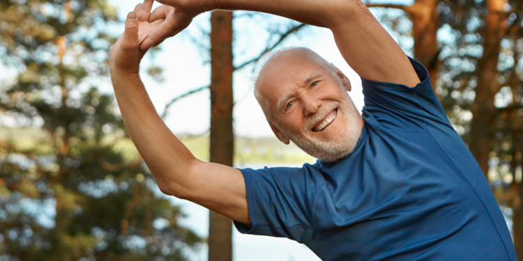 Nem nadar nem andar de bicicleta: o exercício sem impacto recomendado para maiores de 60 anos