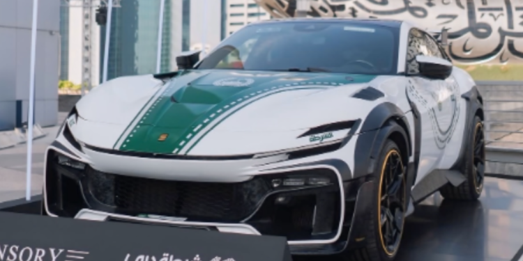 No “país dos milionários”, a polícia usa supercarros como Lamborghini e Ferrari para perseguir bandidos