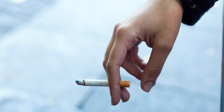 Nova decisão do governo vai tornar ainda mais difícil fumar no Brasil