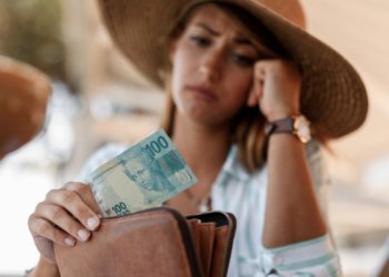 Nova taxa de R$ 30 entra em vigor em 01/05 e afeta turistas no Brasil