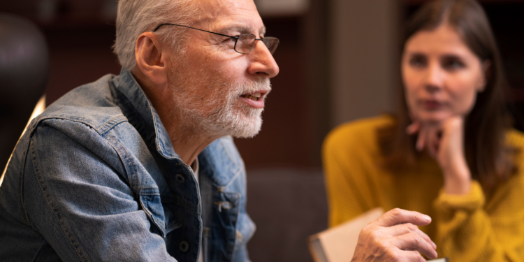 O que significa o provérbio chinês: “Uma única conversa com um homem sábio vale mais do que um mês de estudo de livros”