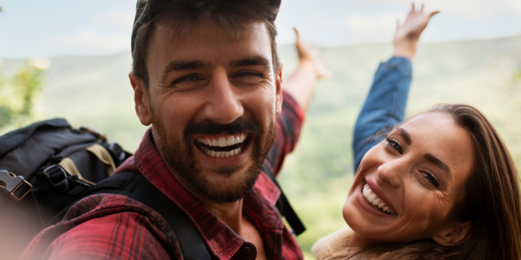 País mais feliz do mundo está convidando brasileiros para estudarem lá