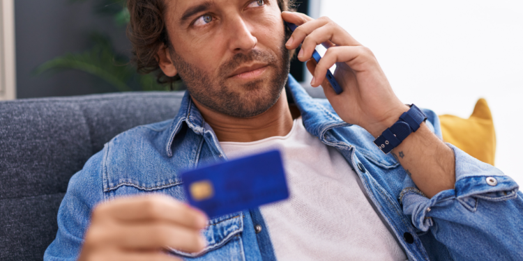 Quem usa cartão de crédito no Brasil precisa ver isso: problema pode fugir do controle