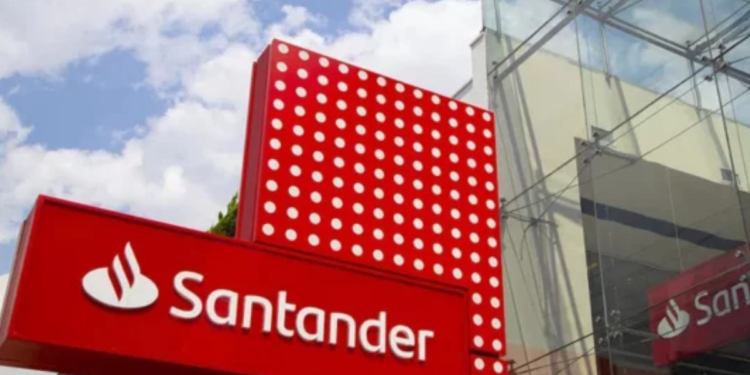 Santander anuncia mudança e emite alerta para clientes que usam cartão de crédito