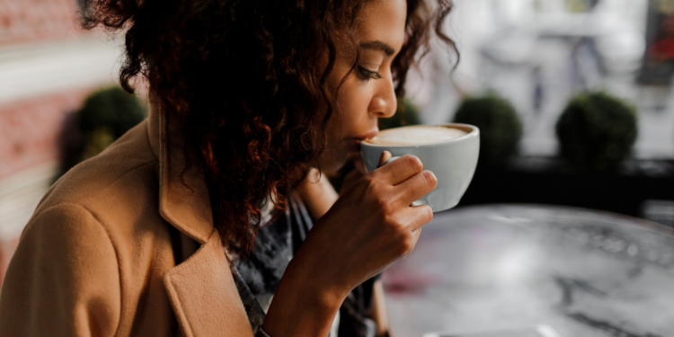 Tomar essa quantidade diária de café pode alterar o seu cérebro