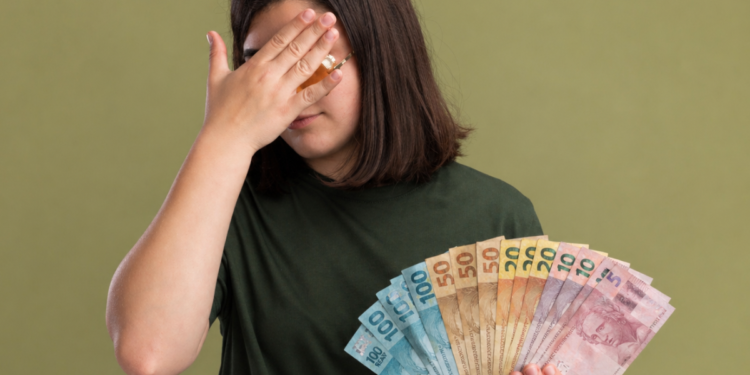 Você sabe responder? Questão simples sobre dinheiro derruba 8 em cada 10 brasileiros