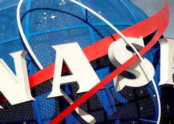 Astronauta da NASA levou algo da Terra e soltou no espaço