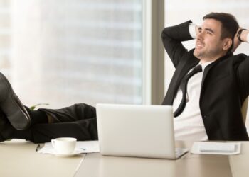 Brasileiros não vão mais precisar trabalhar na sexta-feira e fim de semana será de 3 dias