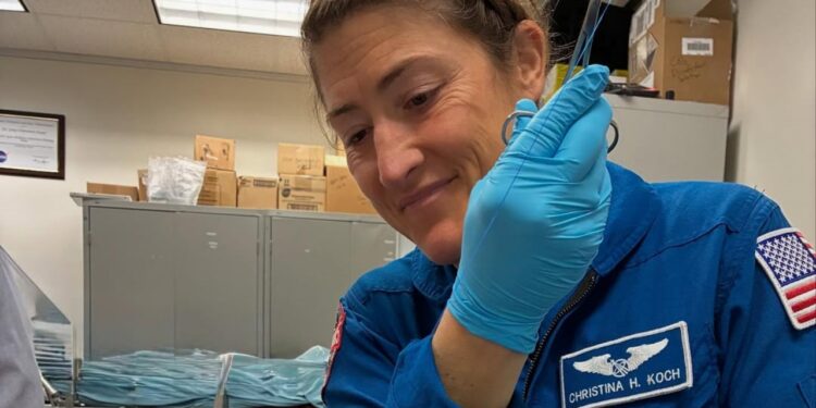 Christina Koch, astronauta da Artemis II: “É maravilhoso ouvir novamente a Terra, sempre a escolheremos”