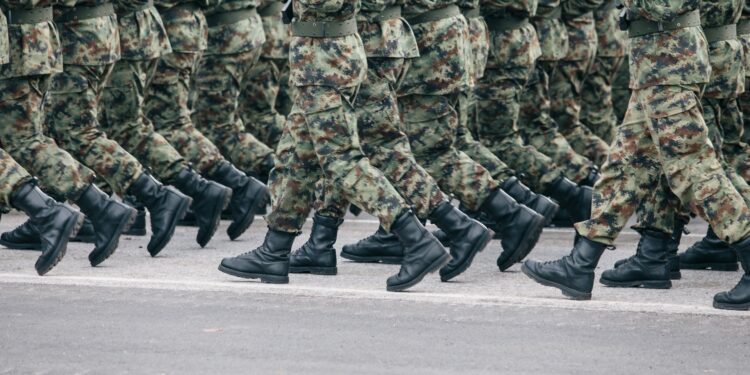 Confirmado pelas Forças Armadas: nascidos em 2008 deverão realizar o serviço militar obrigatório por um ano e vão receber um salário mínimo neste país