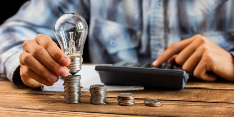 Conta de luz vai passar por mudança em maio e brasileiros terão que pagar mais caro