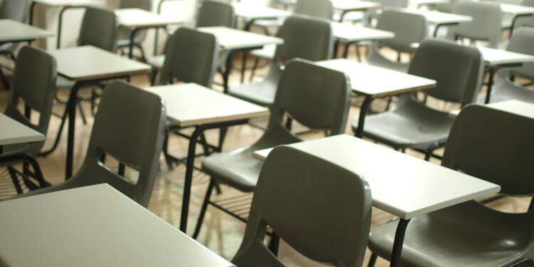 Fim do ensino em faculdade pública no Brasil é confirmado e vai acabar em 2027