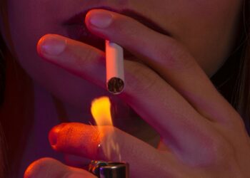 Governo decide banir cigarro para sempre para parte da população deste país