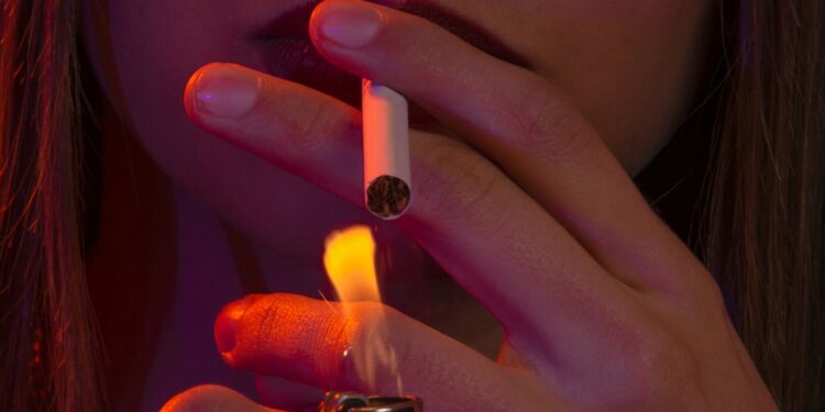 Governo decide banir cigarro para sempre para parte da população deste país