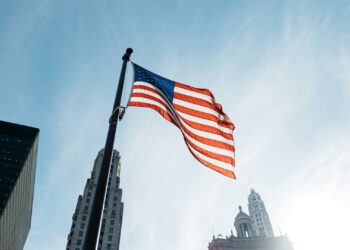 Governo do EUA toma decisão e começa a pedir que brasileiros deixem o país