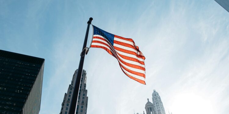 Governo do EUA toma decisão e começa a pedir que brasileiros deixem o país