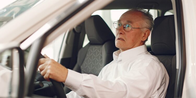 Governo vai tirar a carteira de motoristas dos maiores de 65 anos neste país: estas são as razões