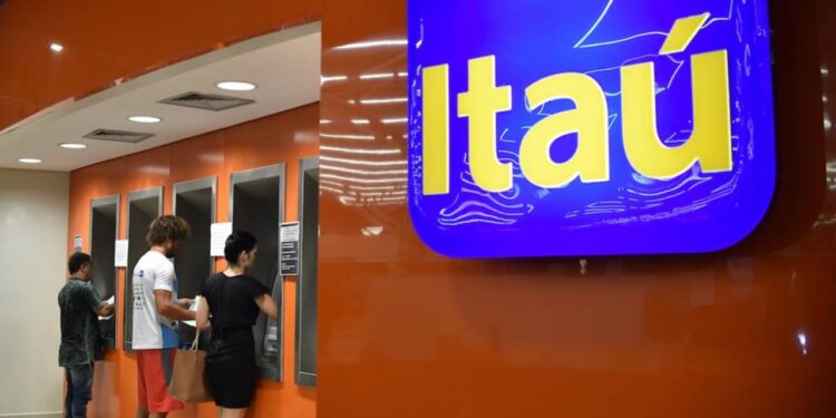 Itaú encerra operação no Brasil e pega clientes de surpresa com aviso de “última hora”