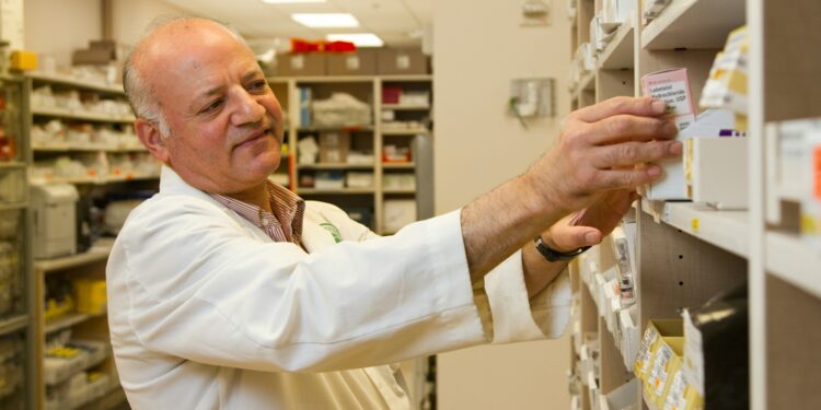 Lei libera remédios de graça para brasileiros acima de 60 anos, caso seja aprovada