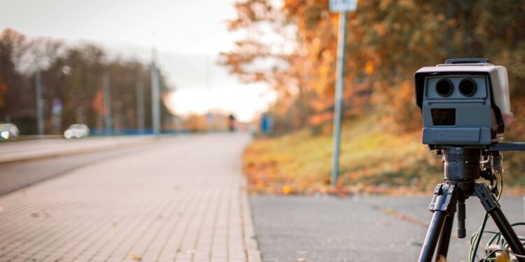 Novo radar promete dar multa de até R$ 2.146 para quem ultrapassar a velocidade neste lugar