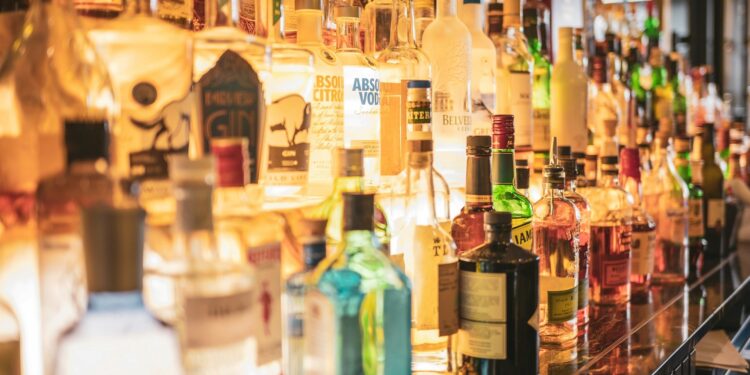 O álcool “menos perigoso”: cientistas apontam a bebida que aumenta sua longevidade